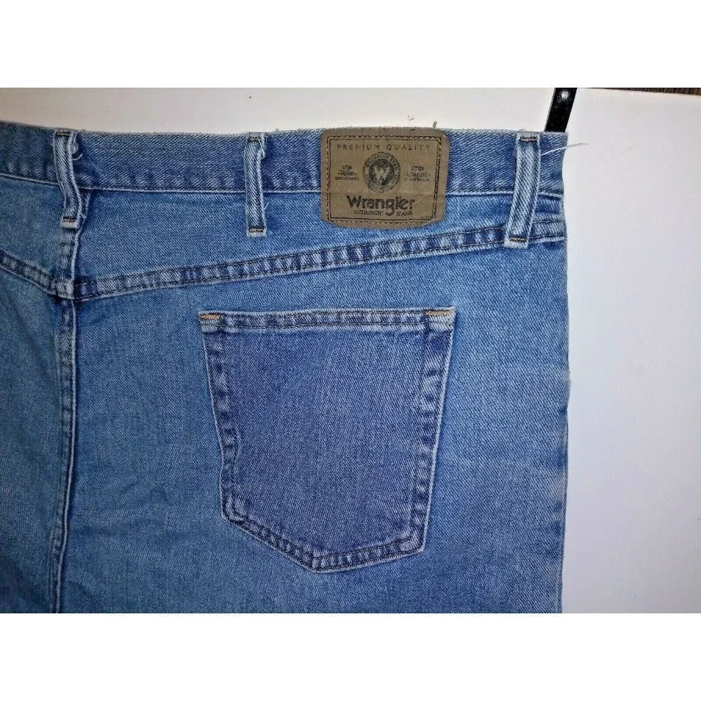 Wrangler Authentic denim shorts mens blue relaxed fit Size 46 ~ 100% Cotton EUC
